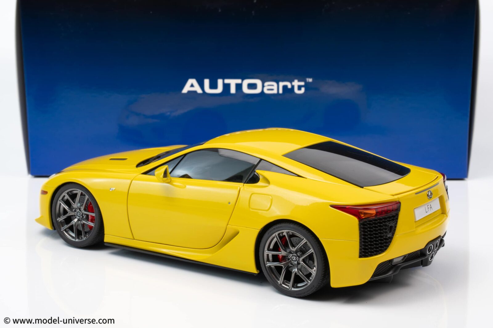 AUTOart - 1:18 Lexus LFA Pearl Yellow - Composite Model Autoart 1/18 Lexus LFA Nurburgring