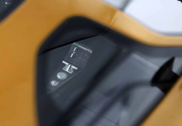 BBR - 1:18 Alfa Romeo 33 Stradale Ocra with Black Interior - Limited Edition Resin Model with Showcase 16 BBR - 1:18 Alfa Romeo 33 Stradale Ocra with Black Interior - Limited Edition Resin Model with Showcase