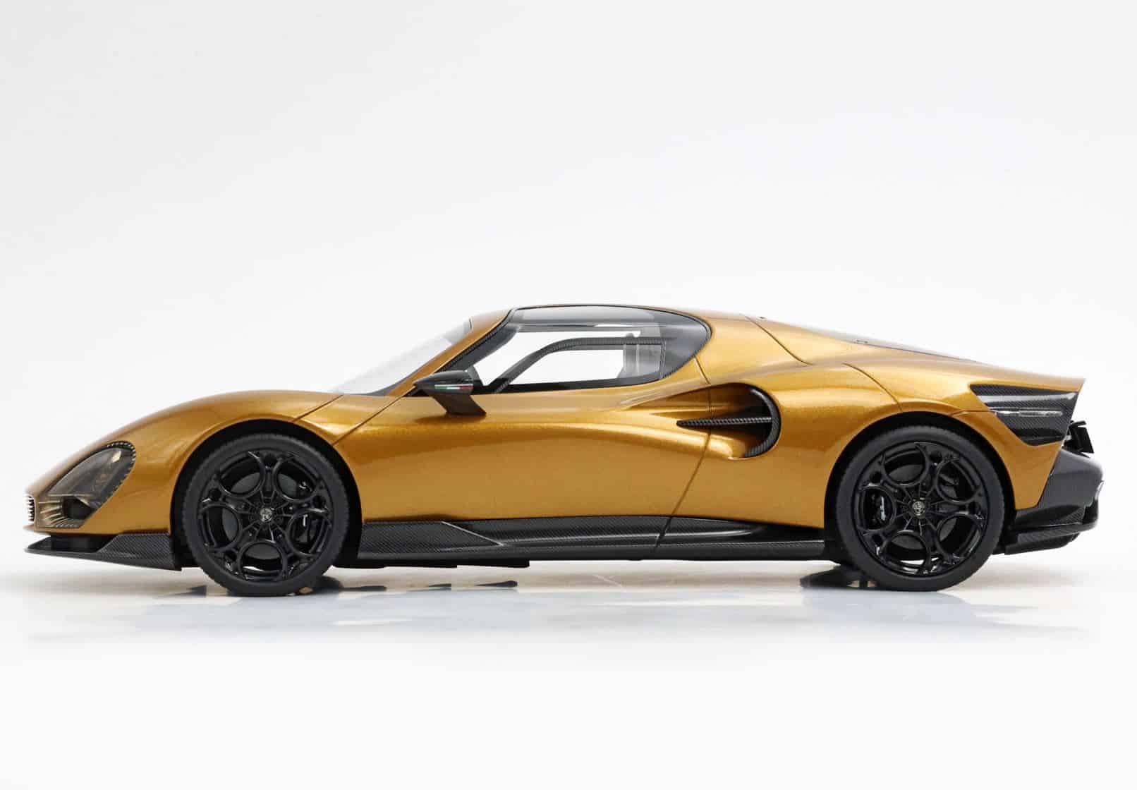 BBR - 1:18 Alfa Romeo 33 Stradale Ocra with Black Interior - Limited Edition Resin Model with Showcase 11 BBR - 1:18 Alfa Romeo 33 Stradale Ocra with Black Interior - Limited Edition Resin Model with Showcase
