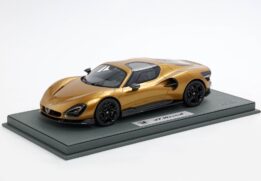 BBR - 1:18 Alfa Romeo 33 Stradale Ocra with Black Interior - Limited Edition Resin Model with Showcase
