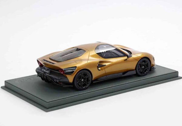 BBR - 1:18 Alfa Romeo 33 Stradale Ocra with Black Interior - Limited Edition Resin Model with Showcase 14 BBR - 1:18 Alfa Romeo 33 Stradale Ocra with Black Interior - Limited Edition Resin Model with Showcase