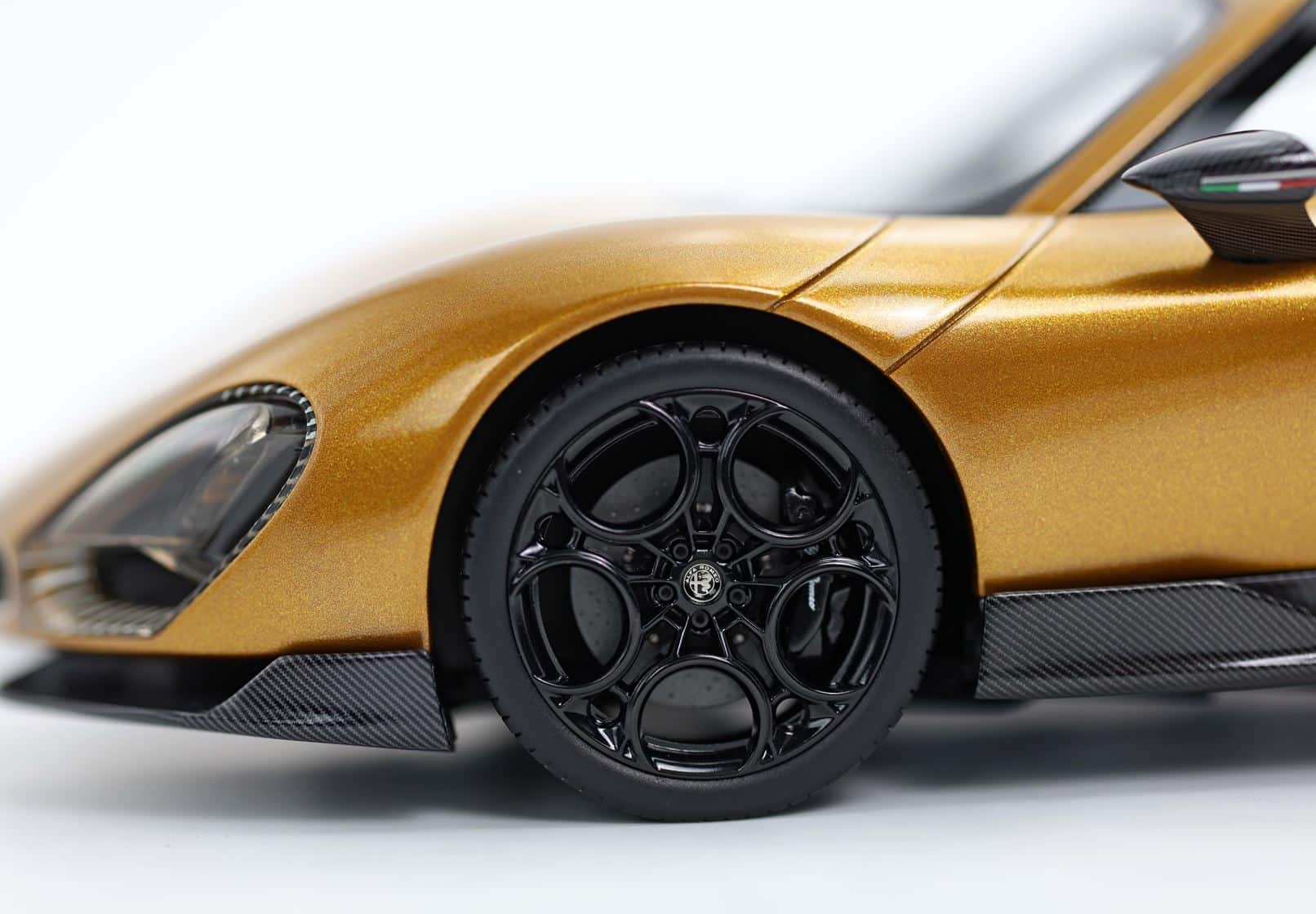 BBR - 1:18 Alfa Romeo 33 Stradale Ocra with Black Interior - Limited Edition Resin Model with Showcase 7 BBR - 1:18 Alfa Romeo 33 Stradale Ocra with Black Interior - Limited Edition Resin Model with Showcase