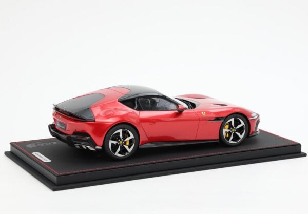 BBR - 1:18 Ferrari 12 Cilindri Coupe Rosso Imola Red - Limited Edition Resin Model