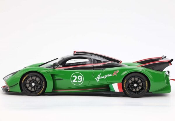 Pagani Huayra R Green and Carbon - Limited Edition - 1:18 Scale Resin Model by BBR (with showcase)