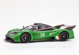 Pagani Huayra R Green and Carbon - Limited Edition - 1:18 Scale Resin Model by BBR (with showcase)