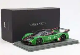Pagani Huayra R Green and Carbon - Limited Edition - 1:18 Scale Resin Model by BBR (with showcase)