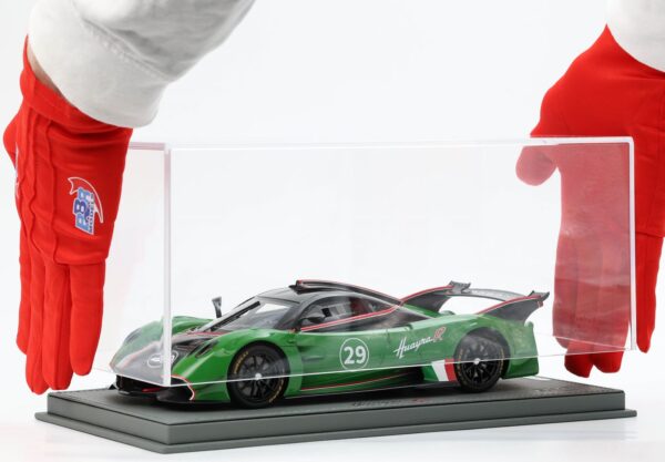 Pagani Huayra R Green and Carbon - Limited Edition - 1:18 Scale Resin Model by BBR (with showcase)