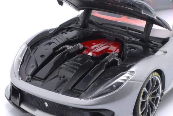 Bburago - 1:18 Ferrari 812 Competizione 2021 Silver / Yellow - Signature Edition - Diecast Model
