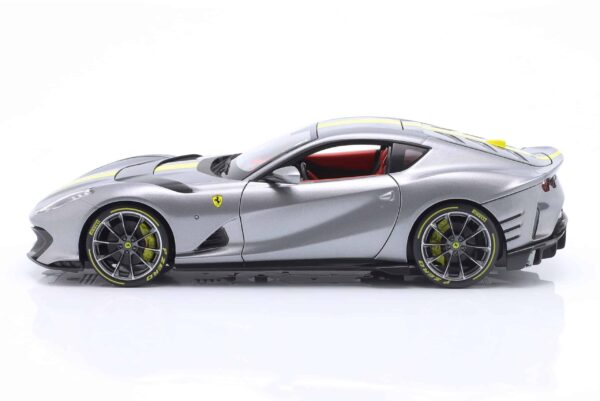 Bburago - 1:18 Ferrari 812 Competizione 2021 Silver / Yellow - Signature Edition - Diecast Model 9 Bburago - 1:18 Ferrari 812 Competizione 2021 Silver / Yellow - Signature Edition - Diecast Model
