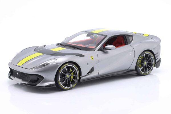 Bburago - 1:18 Ferrari 812 Competizione 2021 Silver / Yellow - Signature Edition - Diecast Model 7 Bburago - 1:18 Ferrari 812 Competizione 2021 Silver / Yellow - Signature Edition - Diecast Model