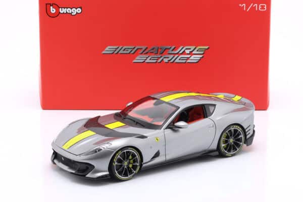 Bburago - 1:18 Ferrari 812 Competizione 2021 Silver / Yellow - Signature Edition - Diecast Model