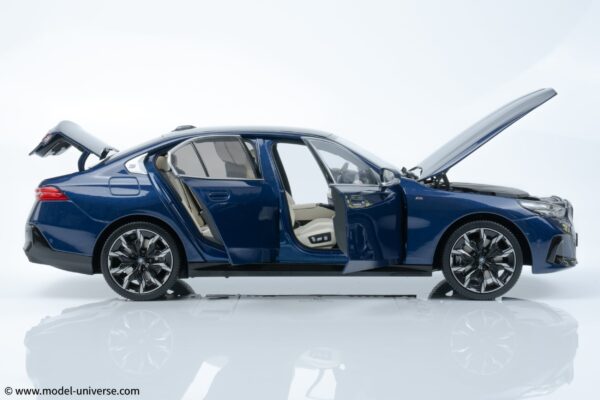 Minichamps - 1:18 BMW I5 Blue Metallic 2023 - Diecast Model 34 bmw i5 blue minichamps diecast model 01