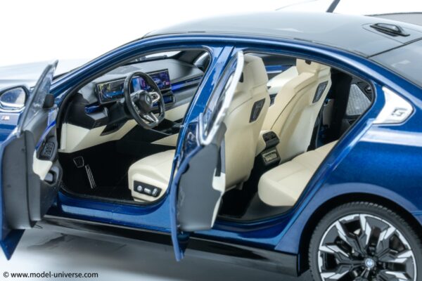 Minichamps - 1:18 BMW I5 Blue Metallic 2023 - Diecast Model 39 bmw i5 blue minichamps diecast model 09