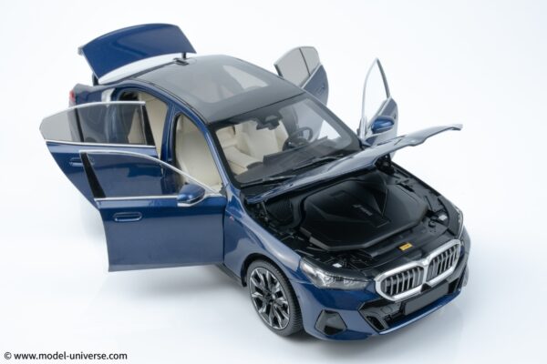 Minichamps - 1:18 BMW I5 Blue Metallic 2023 - Diecast Model 32 bmw i5 blue minichamps diecast model 15