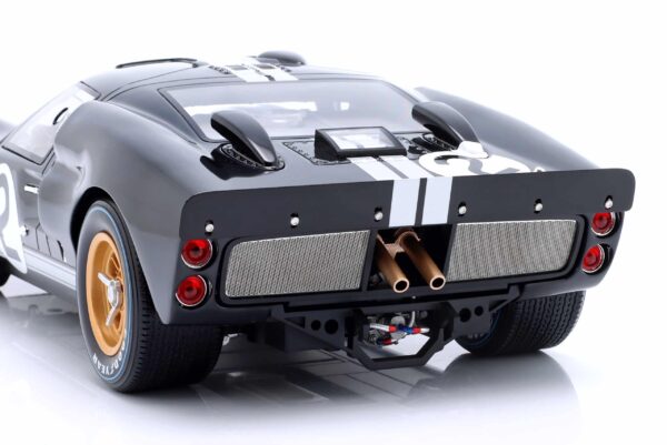 CMR - 1:12 福特 GT40 #2 1966 年勒芒 24 小时耐力赛冠军 克里斯-阿蒙、布鲁斯-迈凯轮