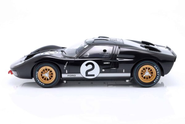 CMR - 1:12 福特 GT40 #2 1966 年勒芒 24 小时耐力赛冠军 克里斯-阿蒙、布鲁斯-迈凯轮