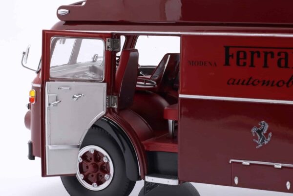 CMR - 1:18 Fiat 642 RN2 Bartoletti Ferrari Race Car Transporter 1959 - Diecast Model 29 CMR - 1:18 Fiat 642 RN2 Bartoletti Ferrari Race Car Transporter 1959 - Diecast Model