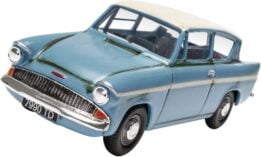 Harry Potter Enchanted Ford Anglia w/Harry and Ron figures