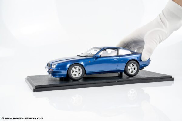 Cult Scale - 1:18 Aston Martin Virage Blue Metallic 1988 - Limited Edition Resin Model 10 Cult Scale - 1:18 Aston Martin Virage Blue Metallic 1988 - Limited Edition Resin Model