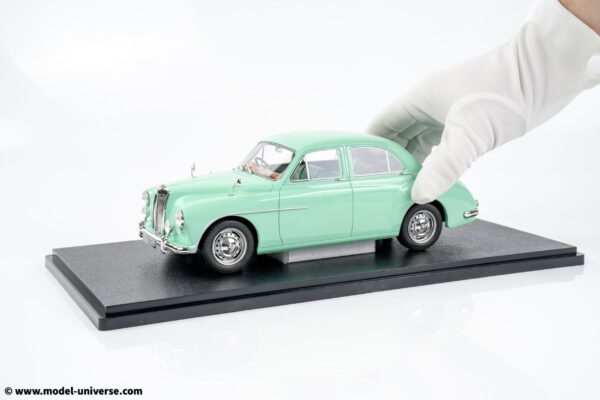 Cult Scale - 1:18 MG Magnette ZA Light Green 1953-1956 - Limited Edition Resin Model 11 cult scale mg magnette cml202 1 green 1