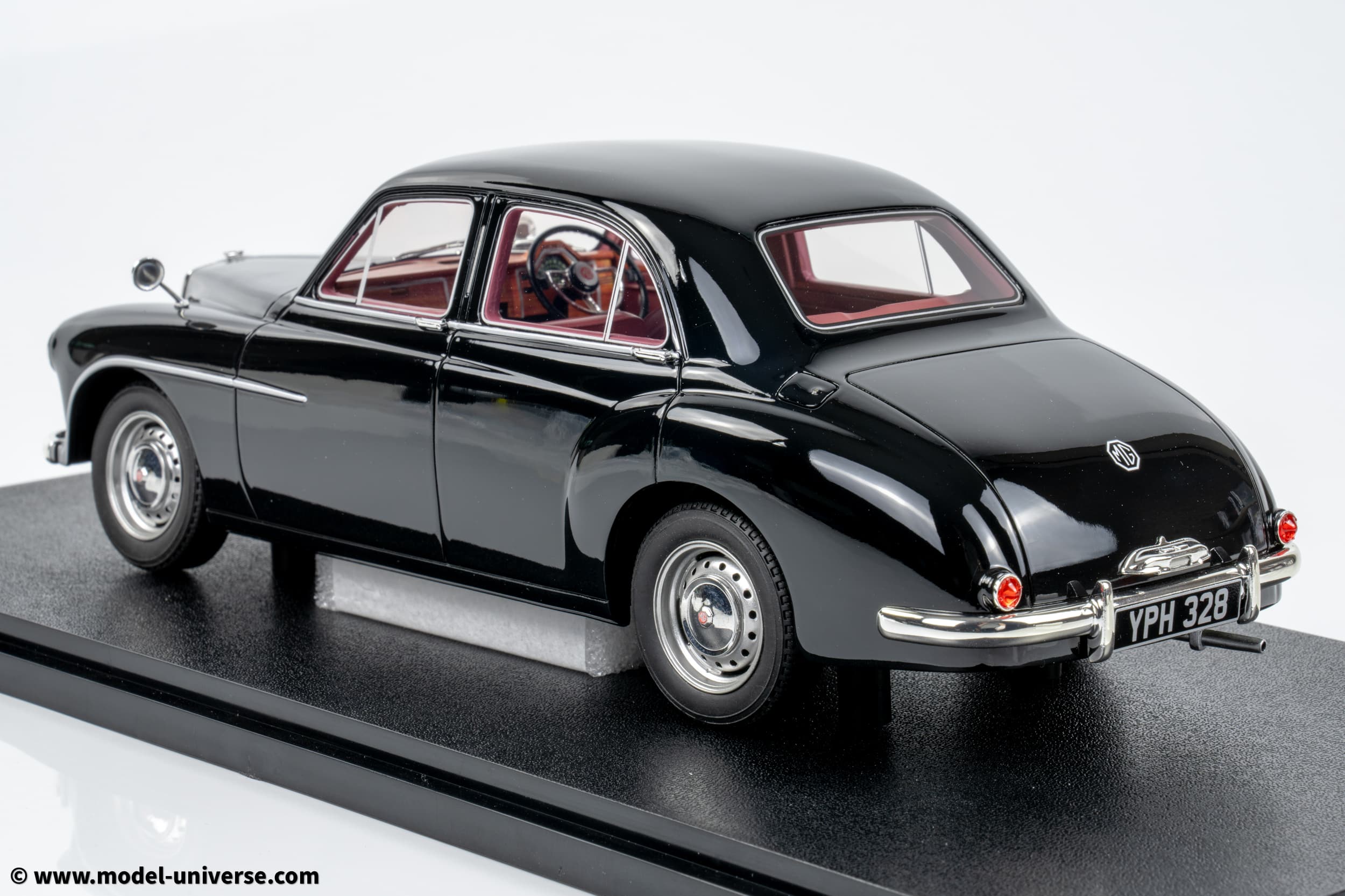 Cult Scale - 1:18 MG Magnette ZA Black 1953-1956 - Limited Edition Resin Model 6 Cult Scale - 1:18 MG Magnette ZA Black 1953-1956 - Limited Edition Resin Model