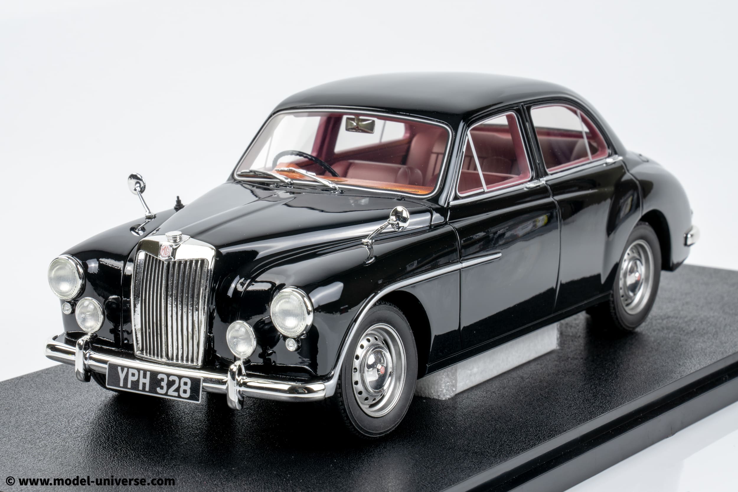 Cult Scale - 1:18 MG Magnette ZA Black 1953-1956 - Limited Edition Resin Model 5 Cult Scale - 1:18 MG Magnette ZA Black 1953-1956 - Limited Edition Resin Model