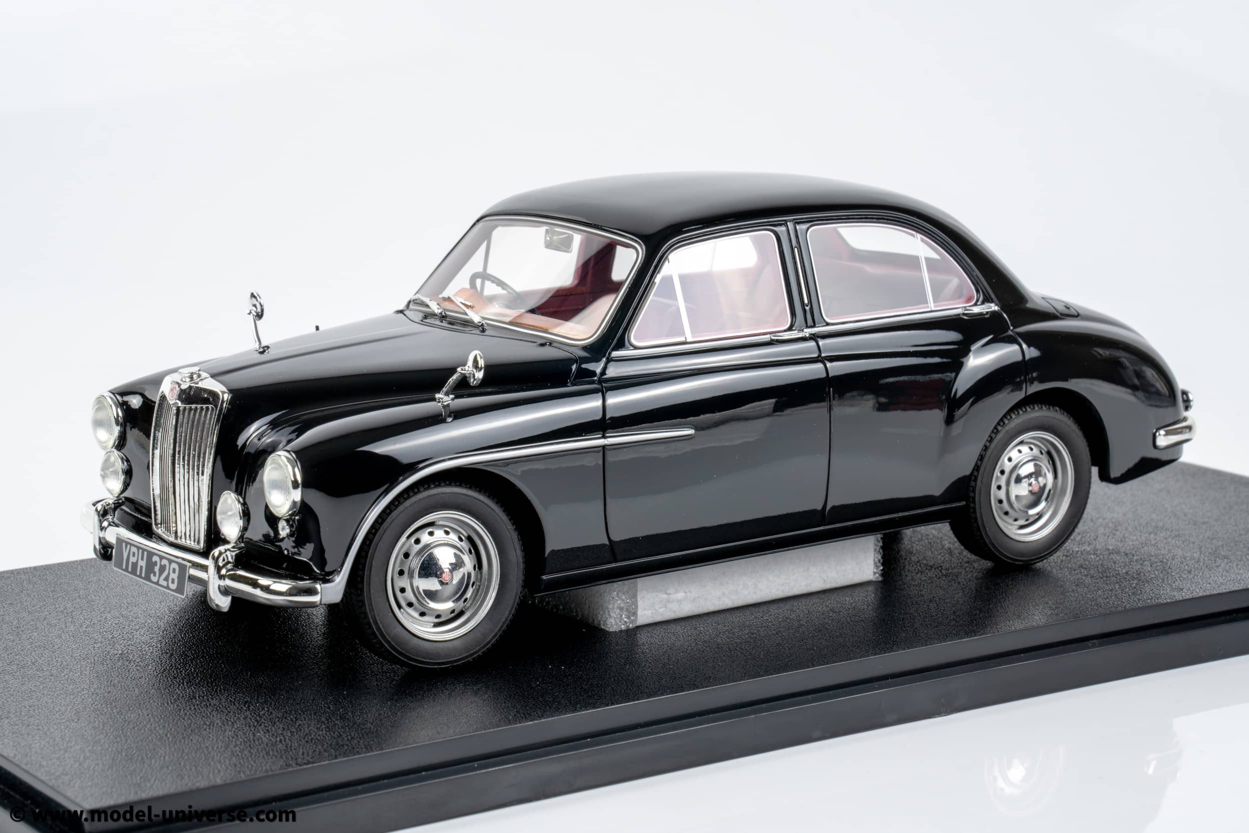 Cult Scale - 1:18 MG Magnette ZA Black 1953-1956 - Limited Edition Resin Model 9 Cult Scale - 1:18 MG Magnette ZA Black 1953-1956 - Limited Edition Resin Model