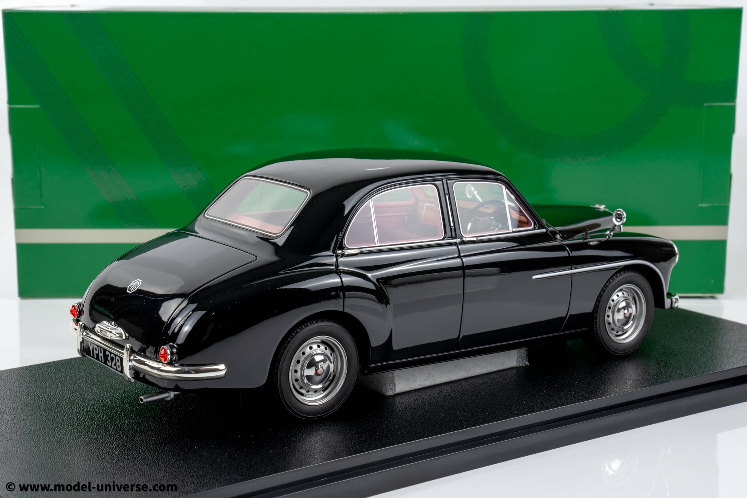 Cult Scale - 1:18 MG Magnette ZA Black 1953-1956 - Limited Edition Resin Model 2 Cult Scale - 1:18 MG Magnette ZA Black 1953-1956 - Limited Edition Resin Model