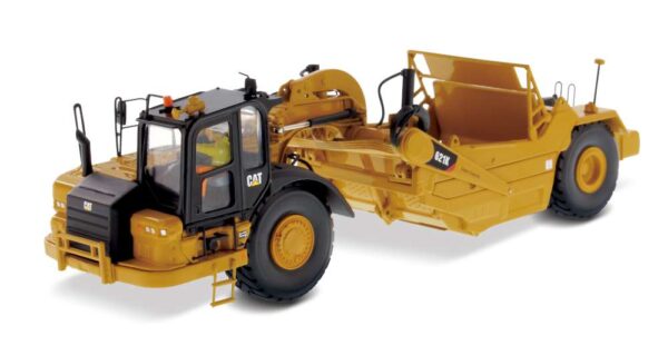 Diecast Masters - 1:50 Cat 621K Wheel Tractor-Scraper