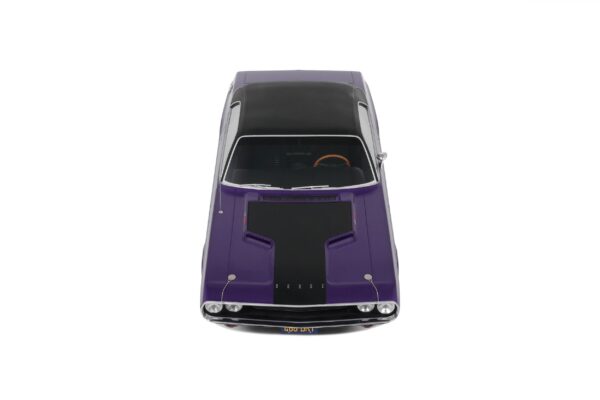 Dodge Challenger R/T Plum Crazy 1970 - 1:12 Scale Limited Edition Resin Model