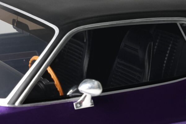 Dodge Challenger R/T Plum Crazy 1970 - 1:12 Scale Limited Edition Resin Model
