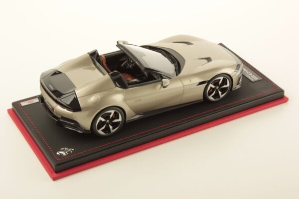 MR Collection - 1:18 Ferrari 12 Cilindri Spider Grigio Ingrid - Limited Edition Resin Model 9 ferrari 12 cilindri spider 2 7