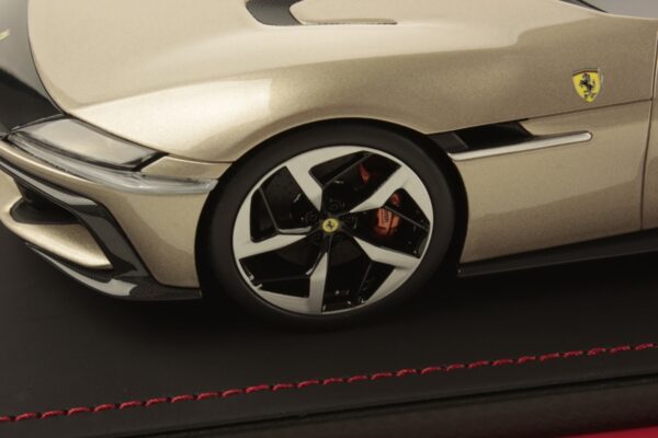 MR Collection - 1:18 Ferrari 12 Cilindri Spider Grigio Ingrid - Limited Edition Resin Model 12 ferrari 12 cilindri spider 5 7