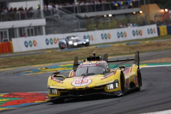 Bburago - 1:18 Ferrari 499P No.83 Winner 24h Le Mans 2025 - R.Kubica, P.Hanson, Y.Ye - Diecast Model with Showcase
