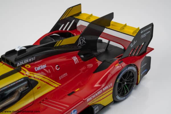 Bburago - 1:18 Ferrari 499P No.50 Winner 24h Le Mans 2024 Fuoco, Molina, Nielsen - Diecast Model with Showcase