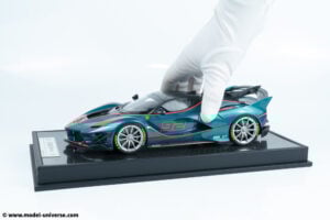 Runner - 1:18 Ferrari FXX-K EVO No.92 Blue/Red - Limited Edition Resin Model