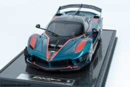 Runner - 1:18 Ferrari FXX-K EVO No.92 Blue/Red - Limited Edition Resin Model