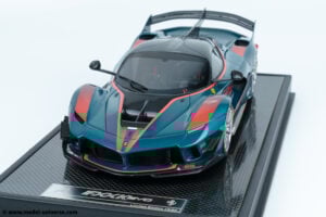 Runner - 1:18 Ferrari FXX-K EVO No.92 Blue/Red - Limited Edition Resin Model