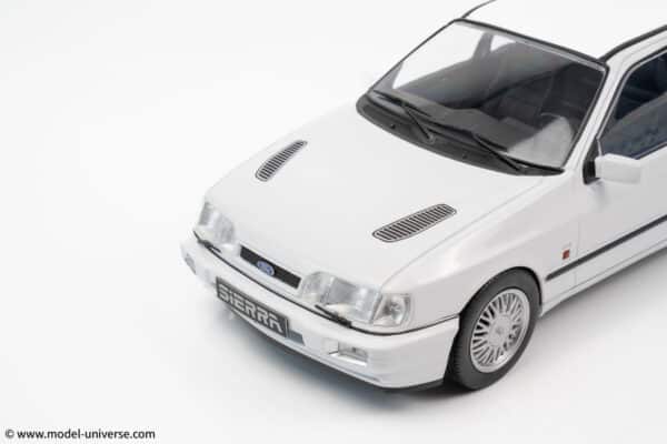 MCG - 1:18 Ford Sierra Cosworth 4x4 White 1992 - Diecast Model