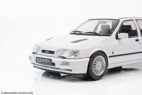 MCG - 1:18 Ford Sierra Cosworth 4x4 White 1992 - Diecast Model