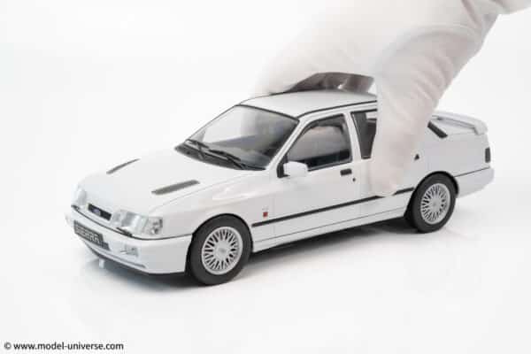 MCG - 1:18 Ford Sierra Cosworth 4x4 White 1992 - Diecast Model