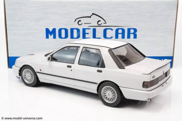 MCG - 1:18 Ford Sierra Cosworth 4x4 White 1992 - Diecast Model