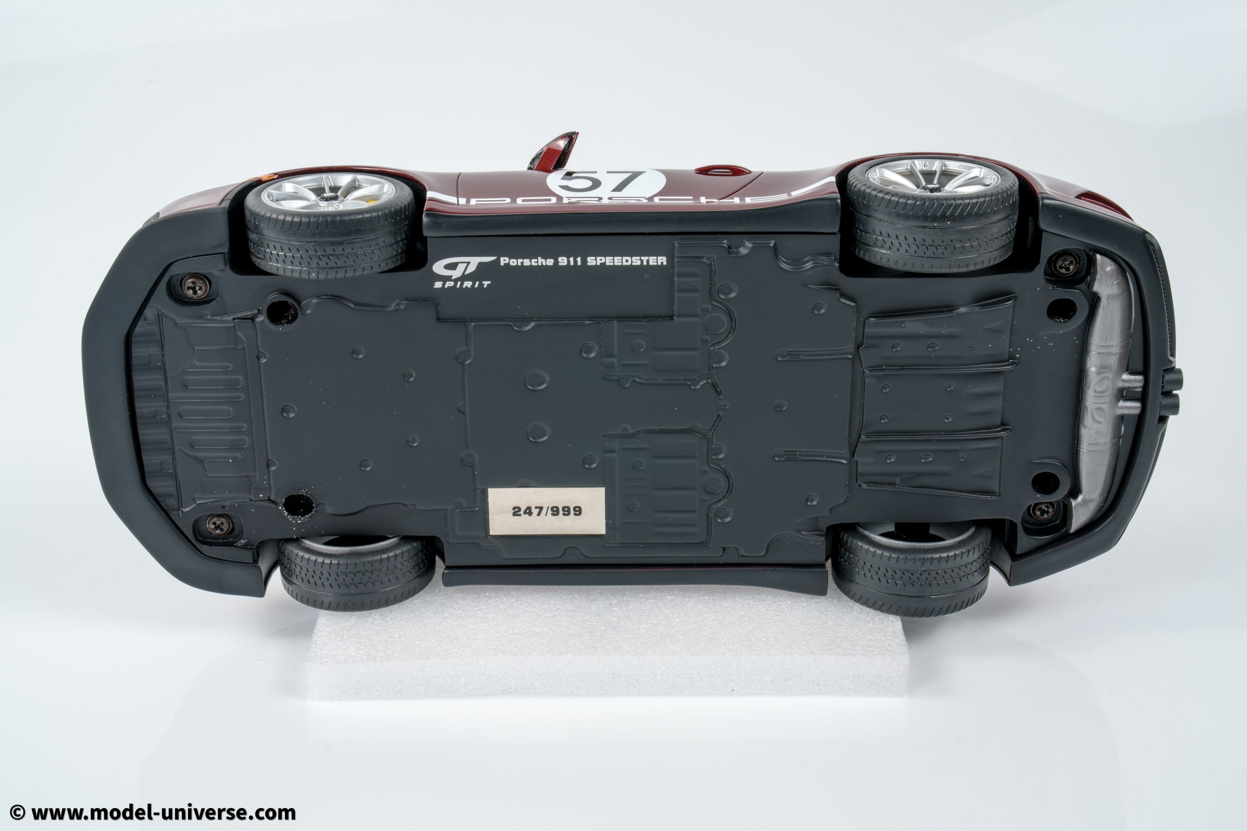 GT Spirit - 1:18 Porsche 911 (991.2) Speedster "Heritage Edition" Cherry Metallic 2019 - Limited Edition Resin Model 12 GT Spirit - 1:18 Porsche 911 (991.2) Speedster "Heritage Edition" Cherry Metallic 2019 - Limited Edition Resin Model