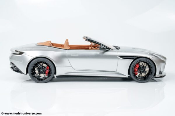 GT Spirit - 1:18 Aston Martin DB12 Volante Silver 2023 (GT945) Limited Edition Resin Model 21 GT Spirit - 1:18 Aston Martin DB12 Volante Silver 2023 - Limited Edition Resin Model
