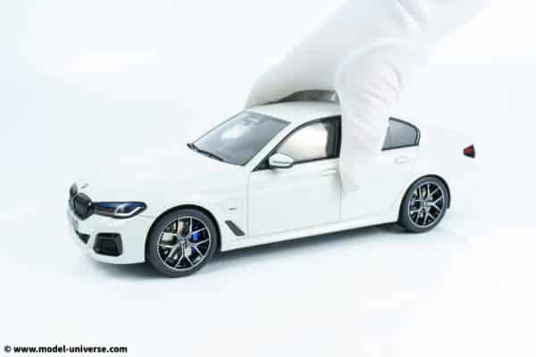 gt spirit gt496 bmw 545e x drive sloon m sport white resin model 04