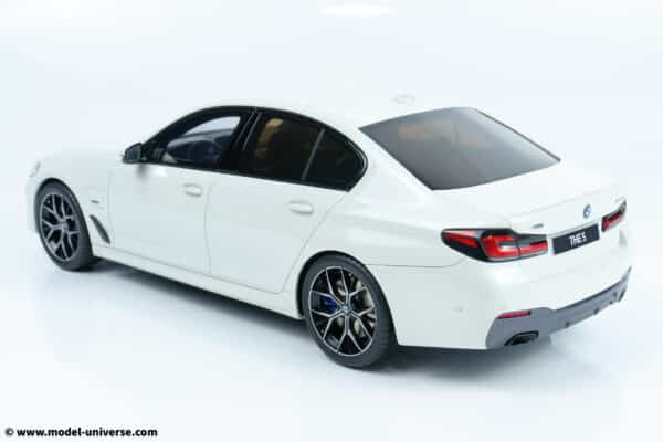 gt spirit gt496 bmw 545e x drive sloon m sport white resin model 07
