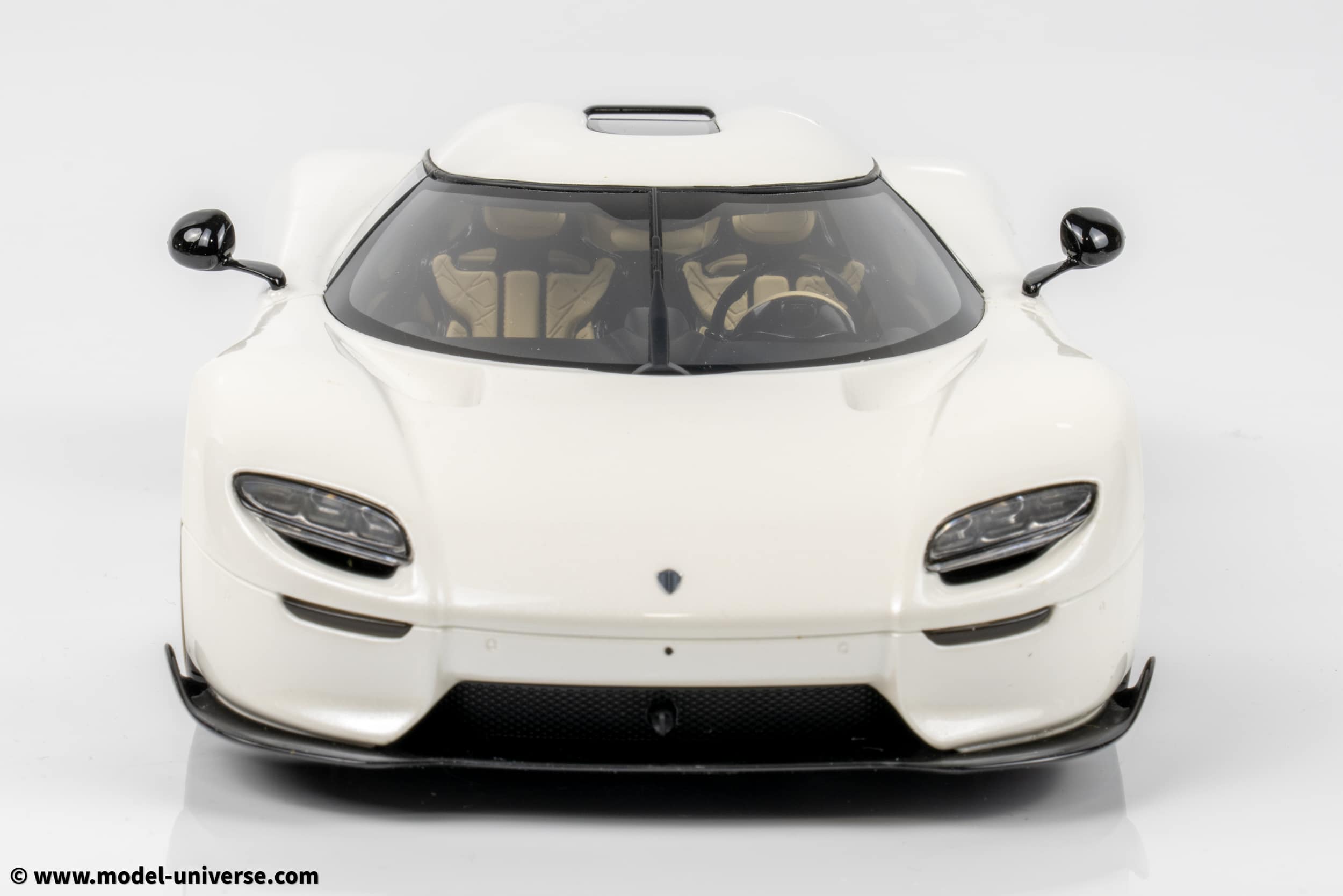 GT Spirit 1:18 Koenigsegg CC850 Crystal White 2024 (GT903) - Limited Edition Resin Model