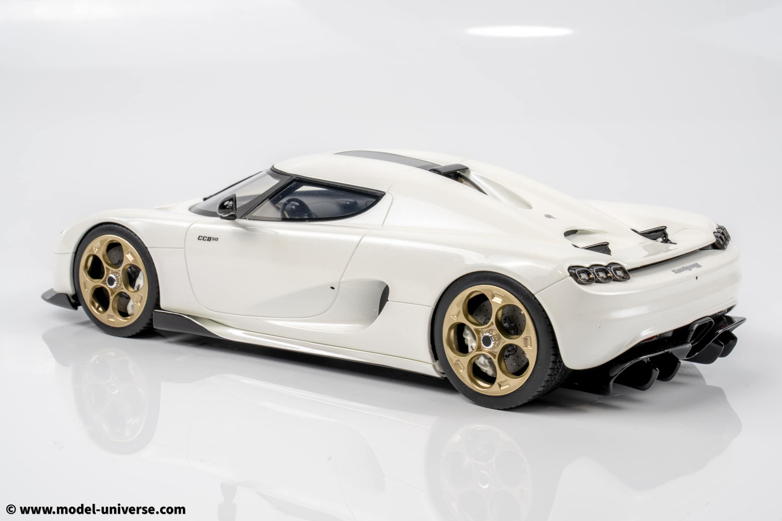 GT Spirit 1:18 Koenigsegg CC850 Crystal White 2024 (GT903) - Limited Edition Resin Model