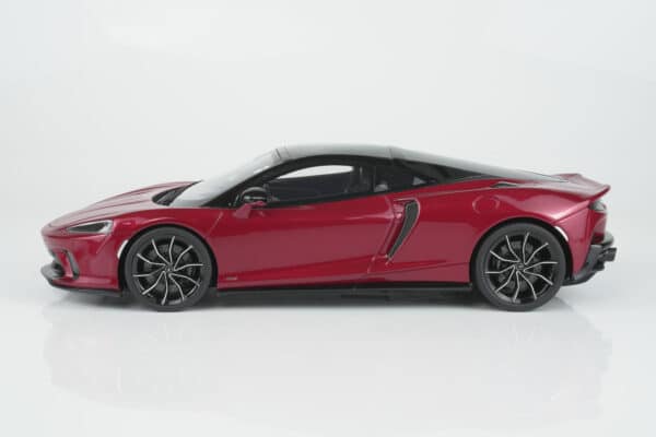 GT Spirit 1:18 McLaren GTS Red 2023 (GT971) Limited Edition Resin Model 15 GT Spirit 1:18 McLaren GTS Red 2023 (GT971) resin model – side profile