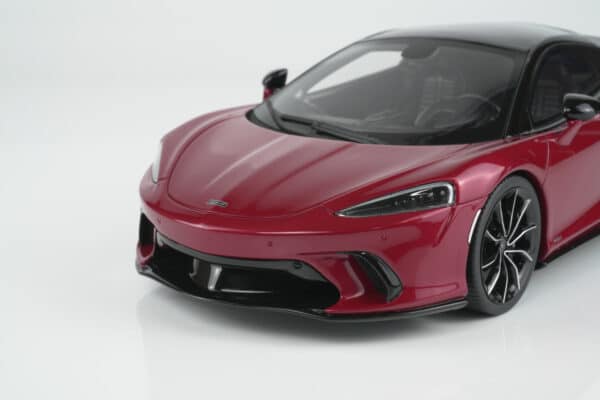 GT Spirit 1:18 McLaren GTS Red 2023 (GT971) Limited Edition Resin Model 17 GT Spirit 1:18 McLaren GTS Red 2023 (GT971) resin model – front close-up
